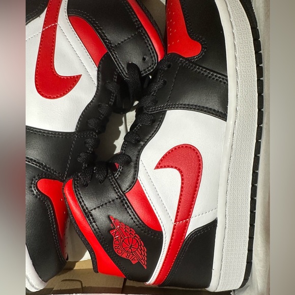 AIR JORDAN 1 MID BLACK/FIRE RED-WHITE - Picture 6 of 9